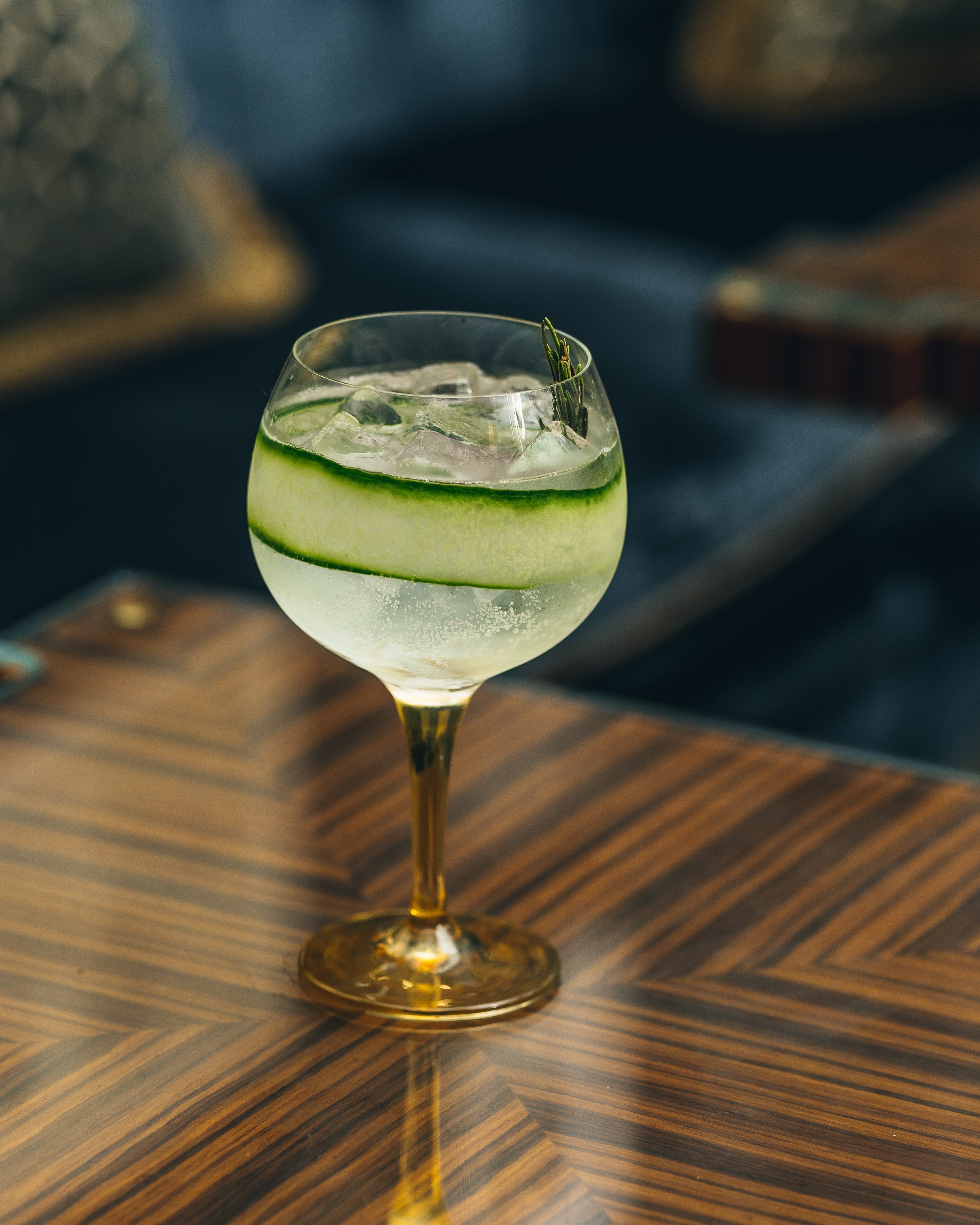 Gin-Ballonglas mit bernsteinfarbenem Stiel 60cl